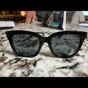 Diff Bella Polarized Sunglasses - well loved